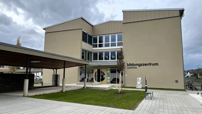 Der Eingang ins neue Bildungszentrum