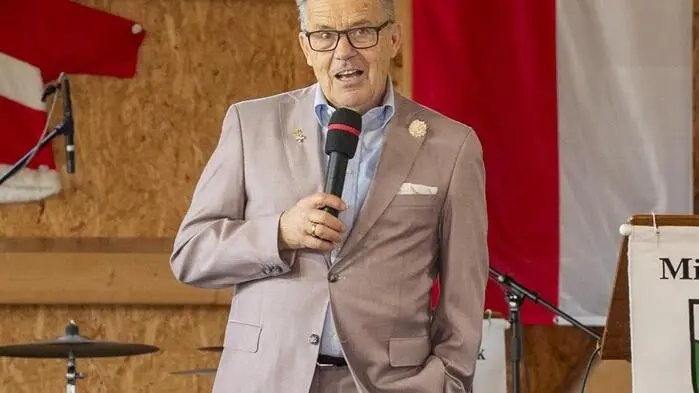Das Programm war vielfältig: Nach der persönlichen Begrüßung durch den Gastgeber und einer Festansprache sorgte die Trachtenkapelle St. Urban unter Leitung von Birgit Greinig für gute Stimmung. Es folgte ein Showauftritt der „Combo der Militärmusik Kärnten“. Am Nachmittag spielten „Die Zamreissa“.