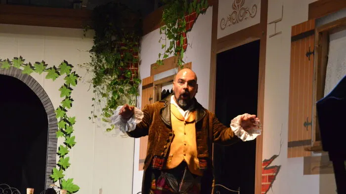Die Premiere von Donizettis „Liebestrank“ des Opernensembles „OperaVia“ in der Erlebnisgärtnerei Sattler in Völkermarkt, geführt von den Brüdern Michael und Christian Sattler, wurde mit Begeisterung und viel Applaus vom Publikum belohnt.