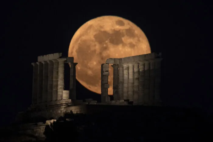Dieses Bild entstand in Athen, im Vordergrund ist der Tempel des Poseidon zu sehen.