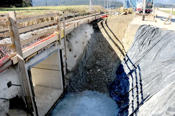 Die neue Unterführung für Wanderer und Langläufer nahe dem Bahnhof Bad Mitterndorf-Zauchen