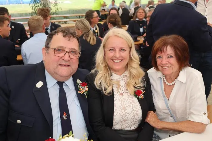von links: 2. Bürgermeister der Partnergemeinde Aurachtal Peter Jordan, Bundesrätin Claudia Arpa und Gemeinderätin Giselinde Seidlinger