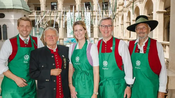 Der Oberlandler-Kirtag hat auch heuer wieder das Aufsteirern eingeläutet. 