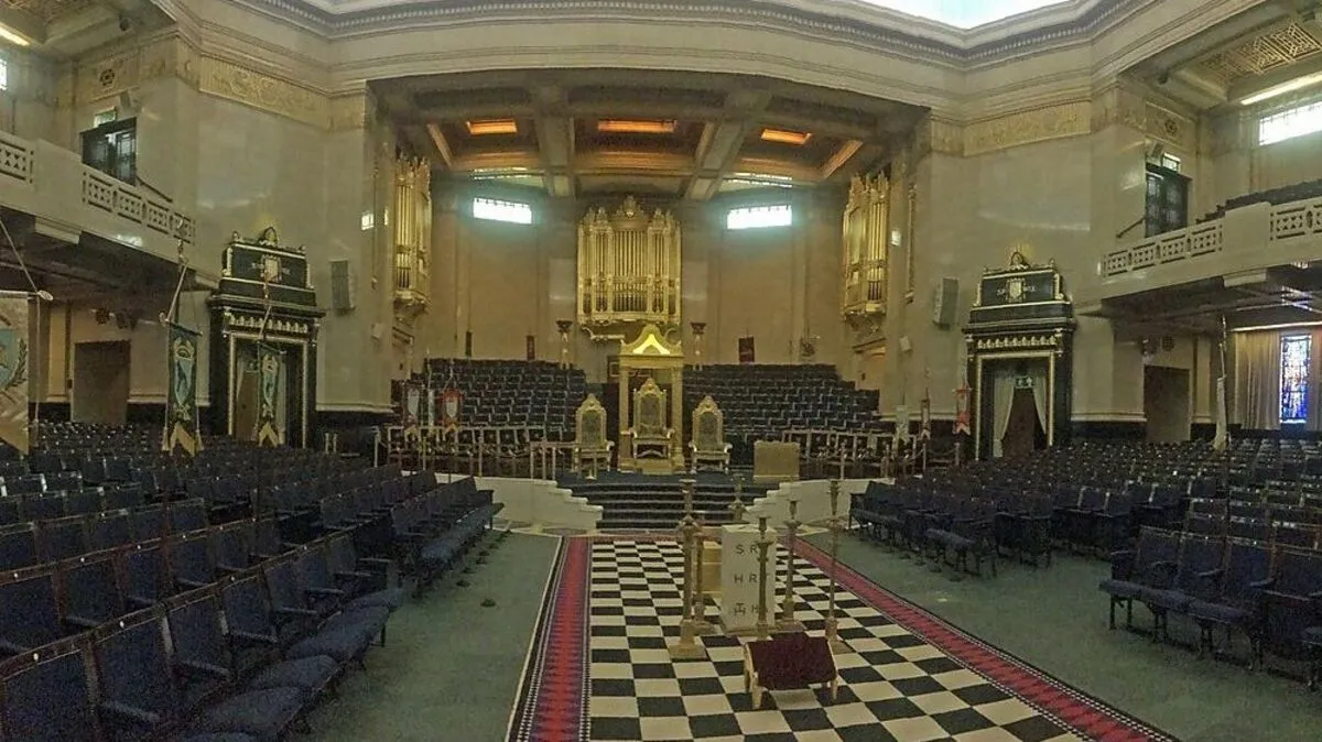 Eher ungewöhnlich, die Grand Lodge of England öffnet für die Besucher sogar ihren Tempel, das rituelle Zentrum der Freimaurer