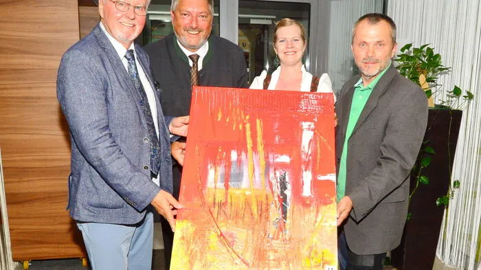 Der Murauer Künstler Herbert Siebenhofer, Naturparkhotel-Geschäftsführer Bertram Mayer, Hoteldirektorin Rebecca Kesselbacher, Bürgermeister Fritz Sperl.