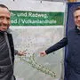 Alfred Primschitz und Bürgermeister Manfred Reisenhofer vor dem Projektplan