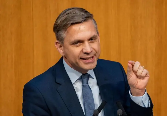 ABD0134_20250104 - WIEN - ÖSTERREICH: ++ ARCHIVBILD ++ ZU APA0185 VOM 4.1.2025 - Wolfgang Hattmannsdorfer (ÖVP) am Mittwoch, 11. Dezember 2024, während einer Sitzung des Nationalrats im Parlament in Wien. (ARCHIVBILD VOM 11.12.2024) - FOTO: APA/GEORG HOCHMUTH