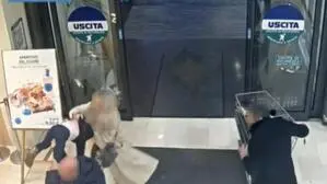 Bilder der Überwachungskamera zeigen den Entführungsversuch des Mädchens