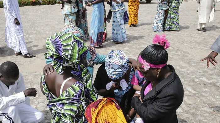 Die nach dreijähriger Geiselhaft freigelassenen 82 nigerianischen Schülerinnen haben am Samstag erstmals ihre Eltern wiedergesehen.