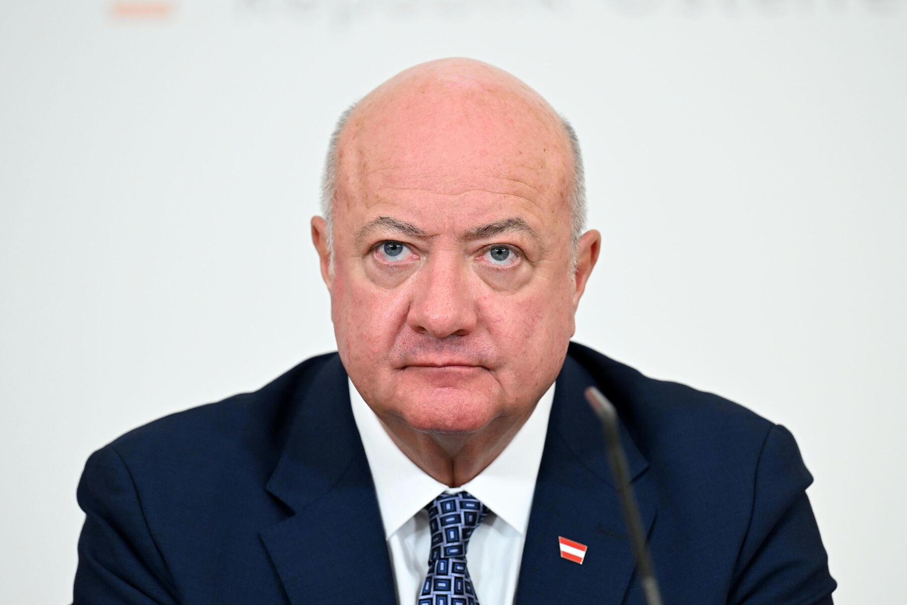 Stocker macht Podcast: Hallo, hier Radio Kanzleramt