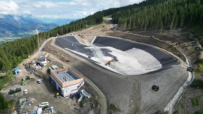 Der Bruckmoos-Speicherteich wurde heuer von 80.000 auf 200.000 Kubikmeter Wasservolumen ausgebaut