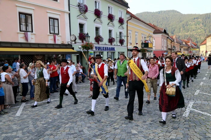 Unter dem Motto „Blasmusik trifft Friesach“ fanden sich rund 500 Musiker aus dem Bezirk St. Veit in der ältesten Stadt Kärntens ein.