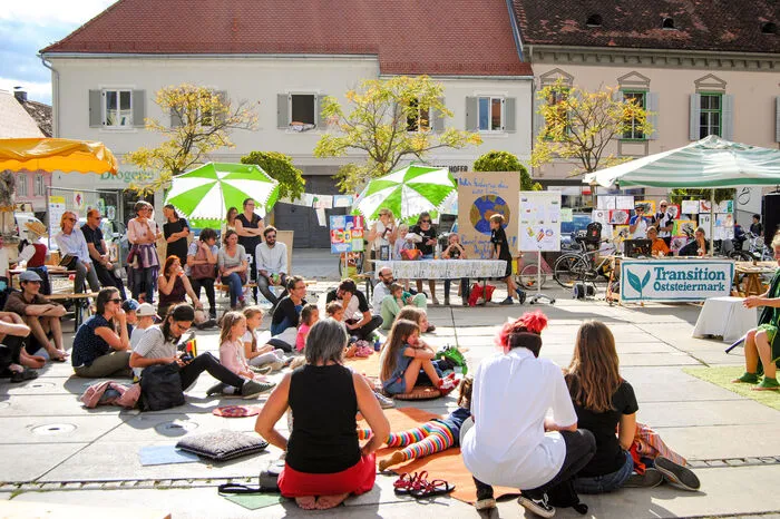 Dabei konnten Leute, Unternehmen und Vereine ihre Initiativen und kreativen Zukunftsideen präsentieren.