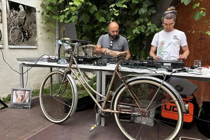 Für beste Stimmung bei der Vernissage sorgten die DJs Markus Jausovec und David Dresler