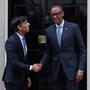 Der britische Premier Rishi Sunak (li.) mit dem Präsidenten Ruandas Paul Kagame (re.)