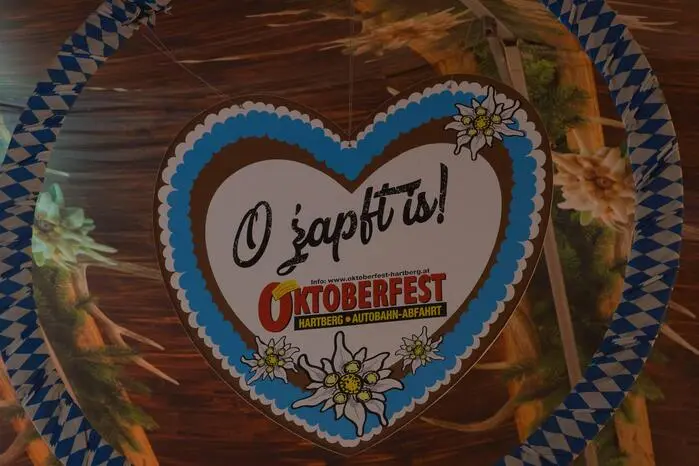 ... mit dem traditionellen Bieranstich eröffnet. 