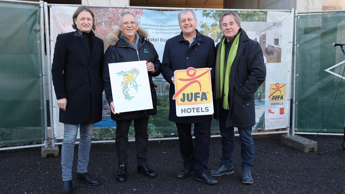 Generalunternehmer Günther Lederhaas (Firma Granit), Bürgermeister Karl Lautner, Jufa-Vorstandsvorsitzender Gerhard Wendl und Bauherr Peter Kothgasser