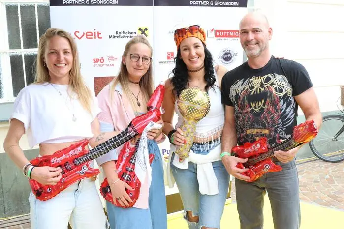 Bestens organisiert wurde die Party „Back2Life“ von Angela Sommer, Julia Krassnitzer sowie Julia und Konrad Pfandl (von links). 