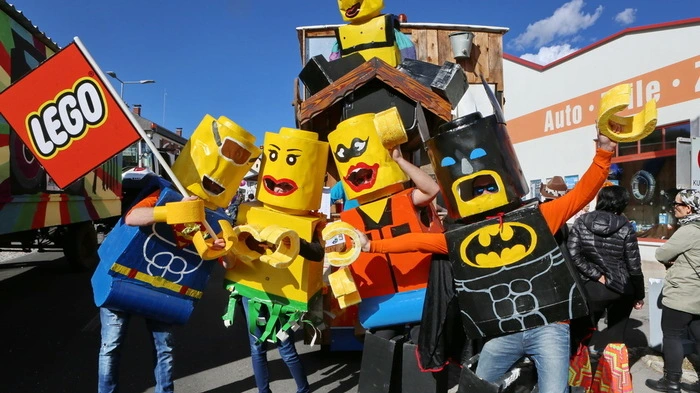 Den Wanderpokal "Stefanus" für den besten Wagen holte sich die Jugend von Wörth mit "Legoland".