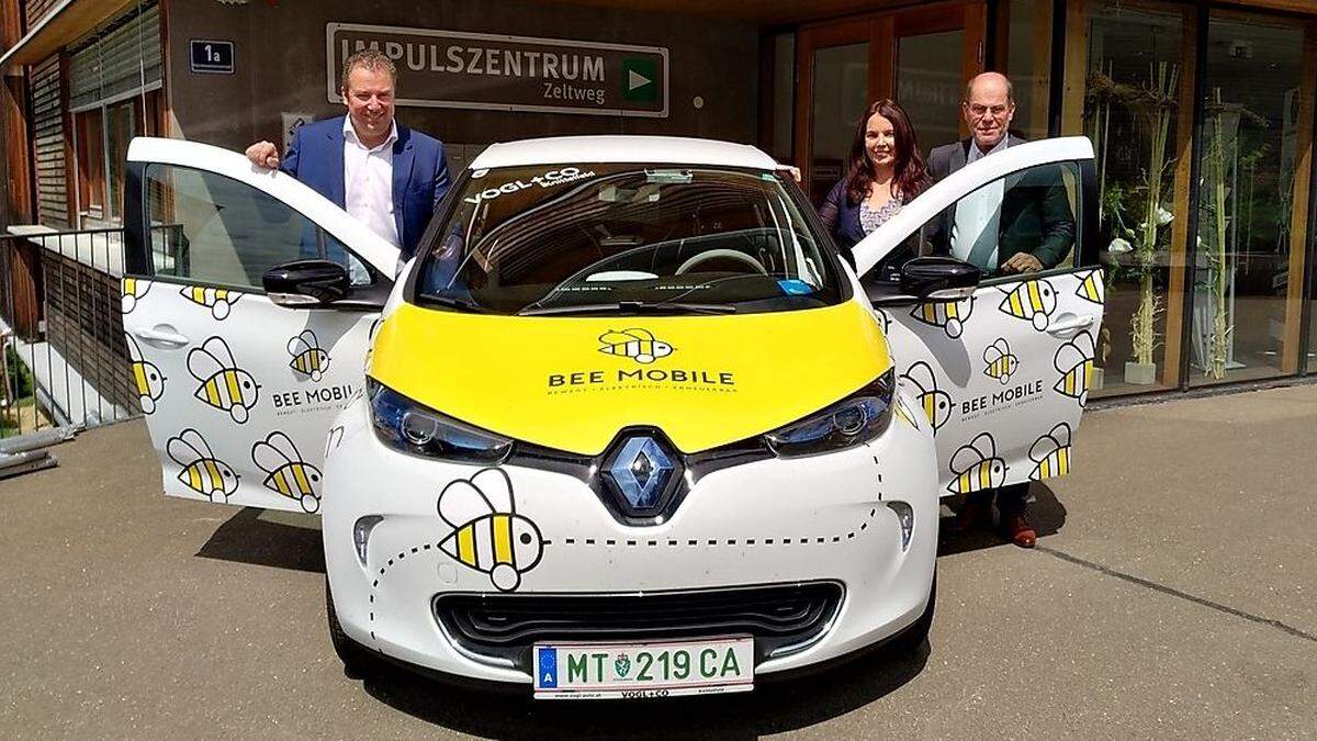 Lippacher, Reichhold und Dullnig mit einem „Bee mobile“