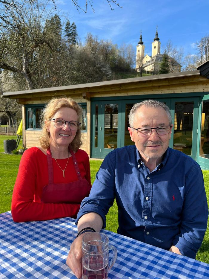 Andrea und Heinrich Fleiß von der Buschenschenke in Schilterndorf