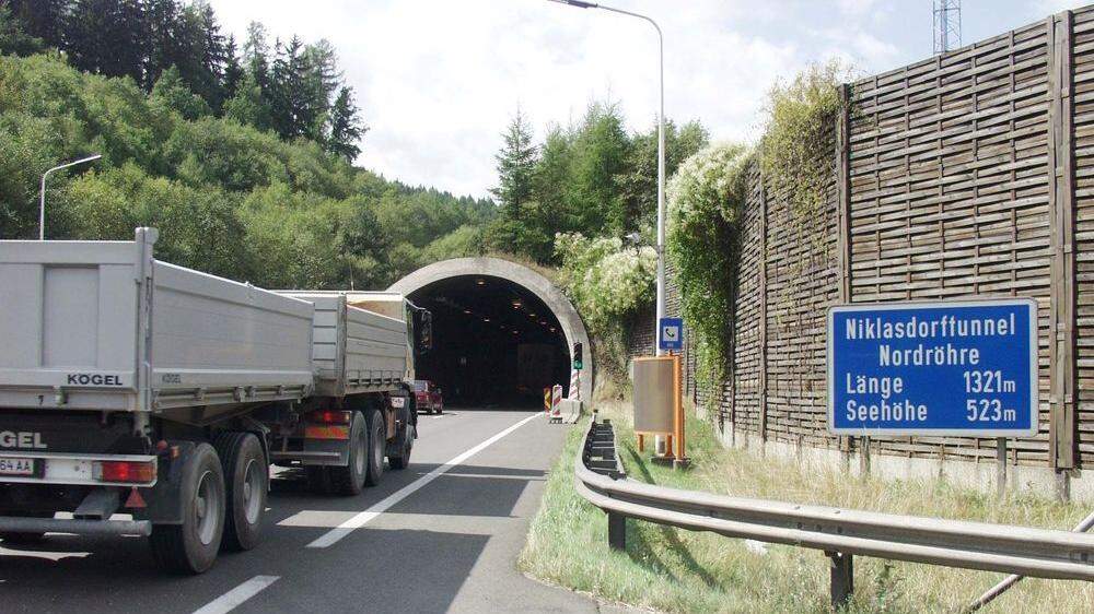 Die Einfahrt in den Niklasdorf-Tunnel ist derzeit nicht möglich