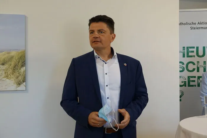 Hocherfreut: Der Stainacher Bürgermeister Roland Raninger