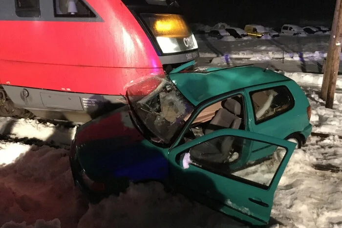 Der Mann wurde schwer verletzt aus seinem Auto geborgen und in das LKH Villach gebracht.