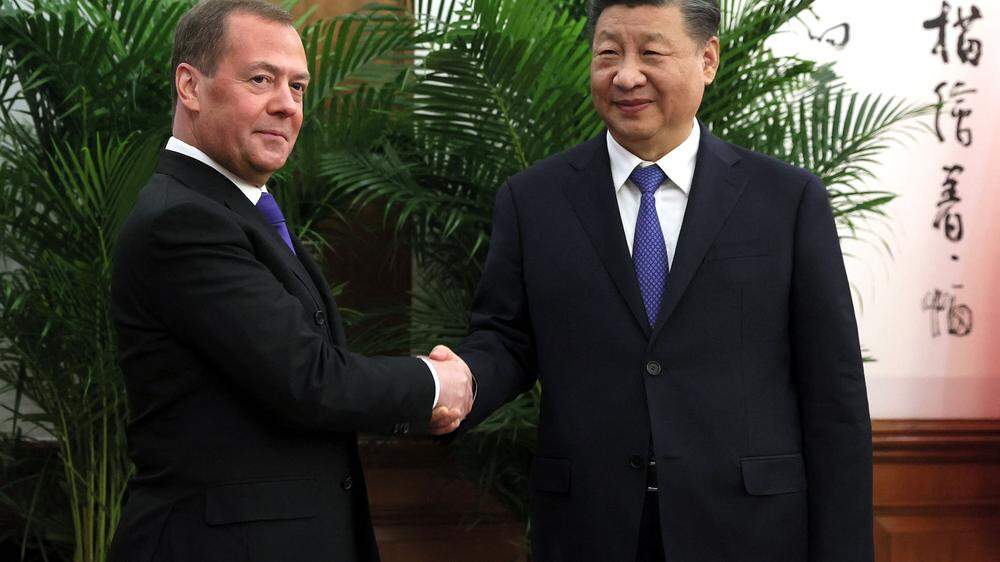 Medwedew und Xi Jinping