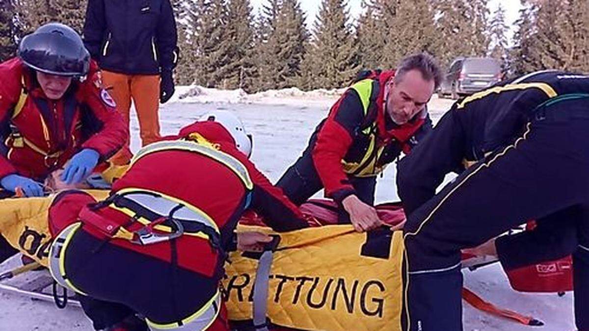 Die Sportler wurden auf der Piste erstversorgt