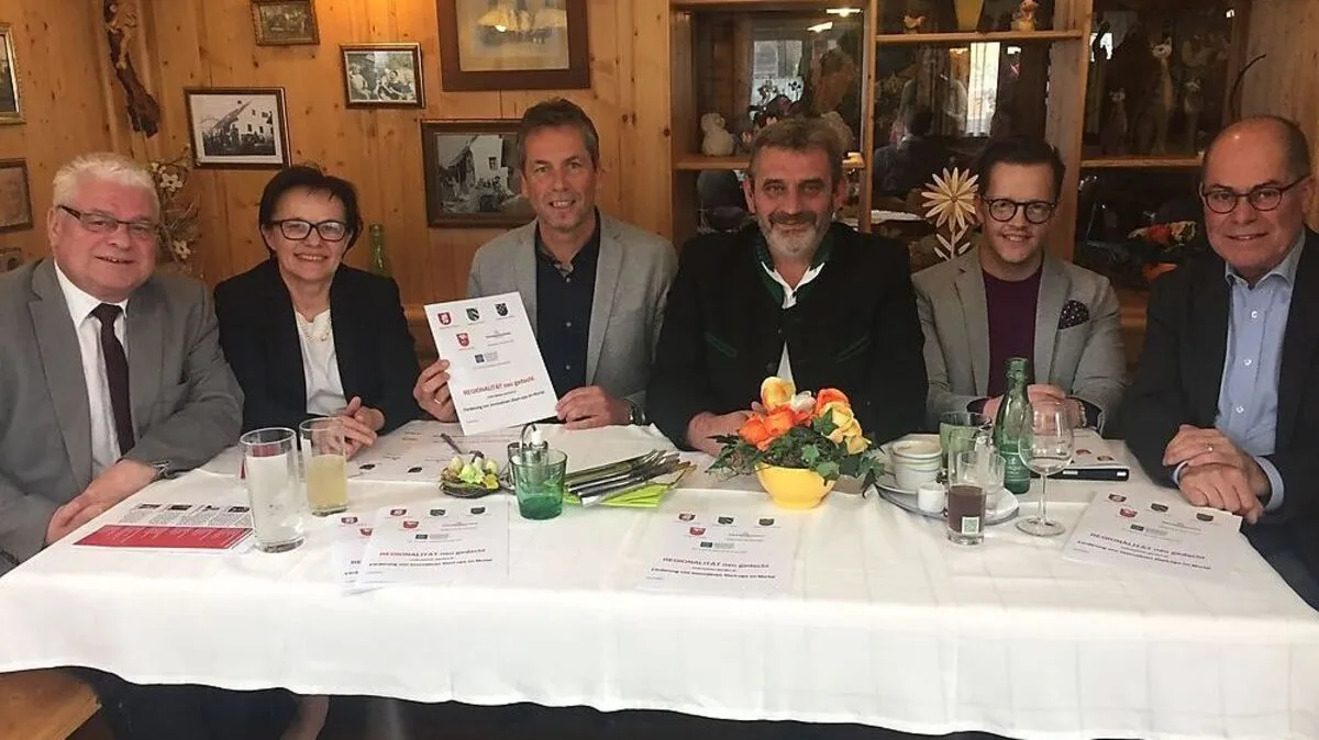 Projektpräsentation mit Martha Mühlburger und den Bürgermeistern Hannes Dolleschall, Manfred Lenger, Gernot Lobnig, Gernot Esser und Hermann Dullnig (von links)