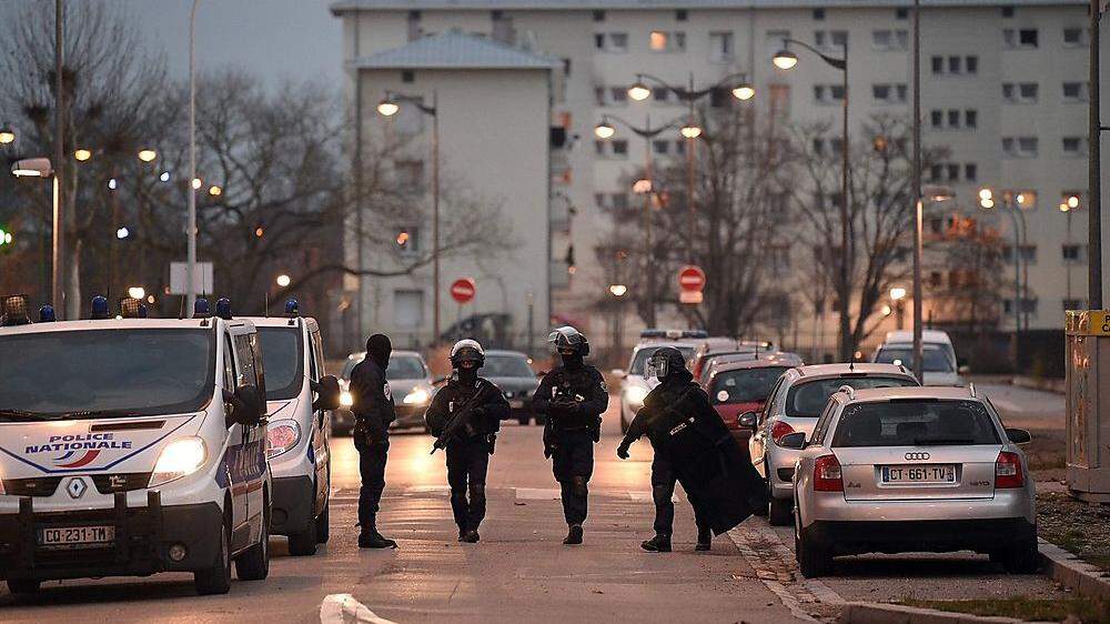 Fieberhafte Fahndung nach dem Straßburg-Terroristen