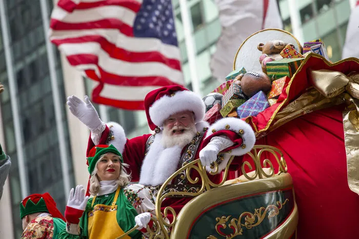 Bei der 93. Parade der Kaufhauskette Macy's nahme 8.000 Tänzer, Fahnenträger, Musiker und Verkleidete teil.