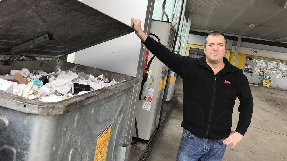 Benno Vergeiner, Stationsleiter der Gutmann Tankstelle in Lienz, machte den brisanten Fund im Restmüll