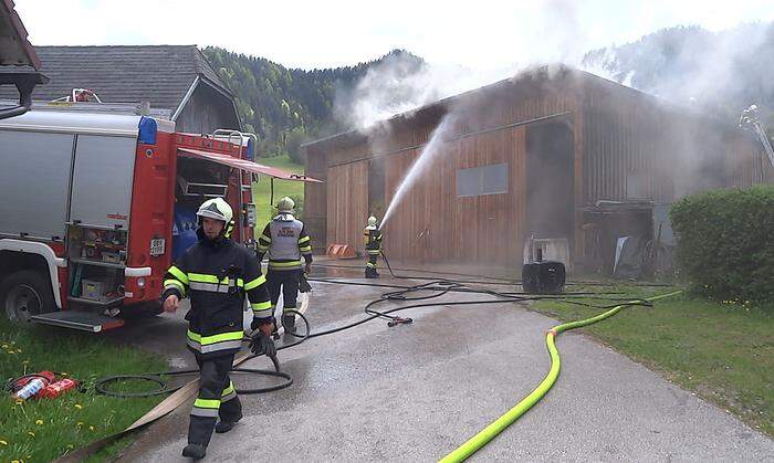 Stundenlang kämpften die Florianis gegen die Flammen