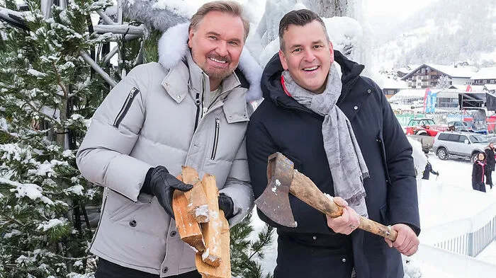 Nik P. und Marc Pircher hinter den Kulissen. Beide feierten Berufsjubiläen.