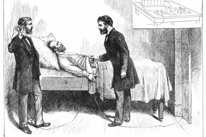 1881 wurde der nächste US-Präsident getötet: James A. Garfield. Vier Monate nach seinem Amtsantritt wurde er am Bahnhof in Washington niedergeschossen und erlag einige Monate darauf den Folgen der Verletzungen. Der Grund des Attentats: Der Attentäter - Charles J. Guiteau - hatte Garfield im Wahlkampf unterstützt und sich erhofft, Generalkonsul von Paris zu werden, wurde jedoch nie ernannt.