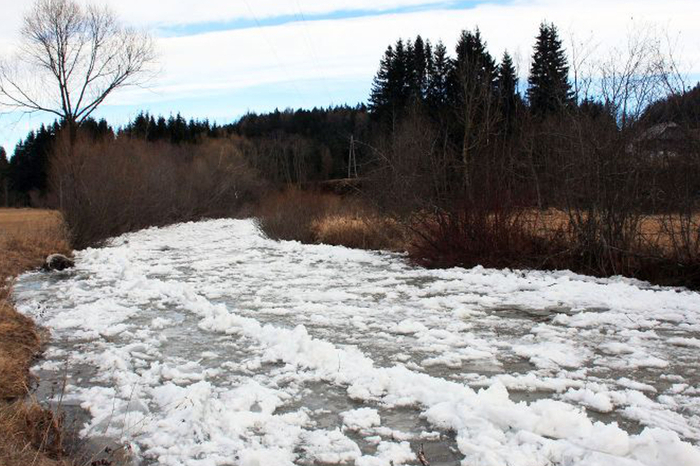 Eisschollen auf der Gurk in Gnesau