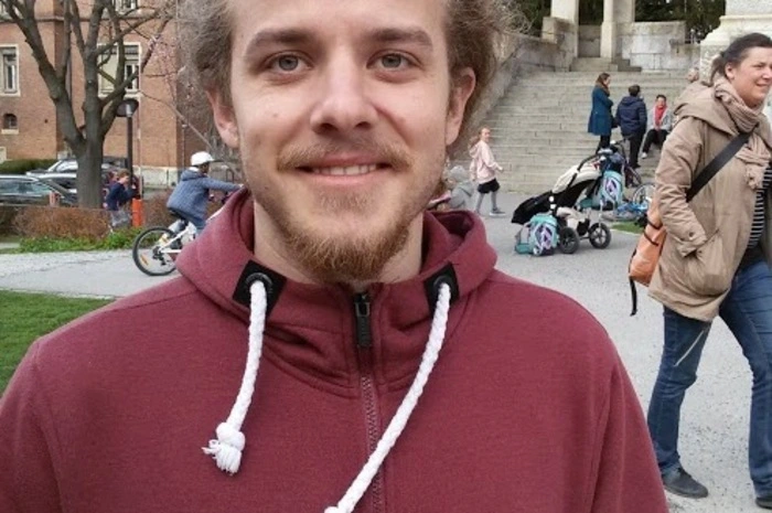 Dominik Huter, Student: Autofahrer beanspruchen viel Platz. Für Atmung und die Umwelt erzeugen sie schädliche Stoffe. Gleichzeitig sind viele, etwa aufgrund der Arbeit, auf ein Auto angewiesen. Man kann nicht jedem Autofahrer Egoismus vorwerfen. In erster Linie muss die Politik etwas unternehmen, ein Einzelner kann da nur wenig machen.