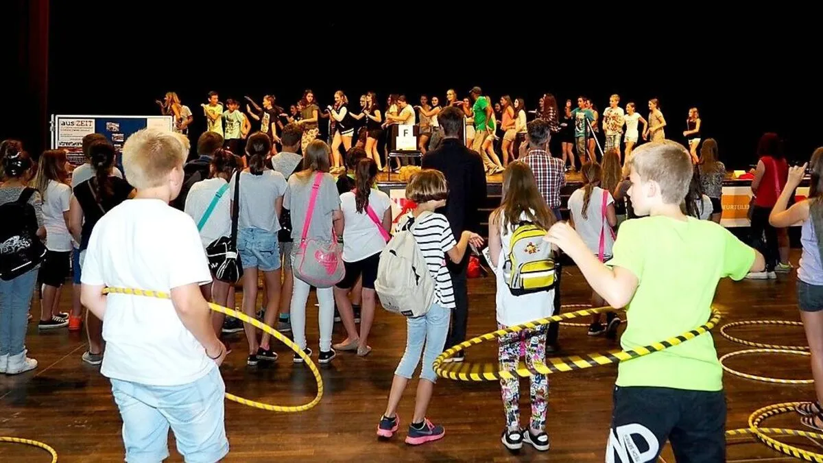 Bewegung auf der Bühne und zu ebener Erd gab es beim Projekt „Xund und du“