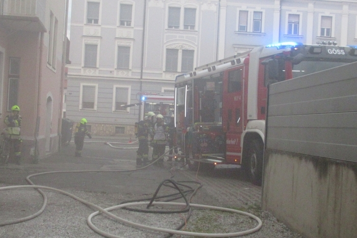 Neben der Feuerwehr waren auch noch die Polizei und das Rote Kreuz sowie Experten der Wasser-, Gas- und Stromversorgung im Einsatz.