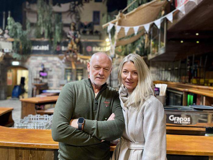 Geschäftsführer Horst Pertl (l.) mit seiner Frau Sandra Pertl (r.). Sie leitet den Sicherheitsbereich des Tanzstadls