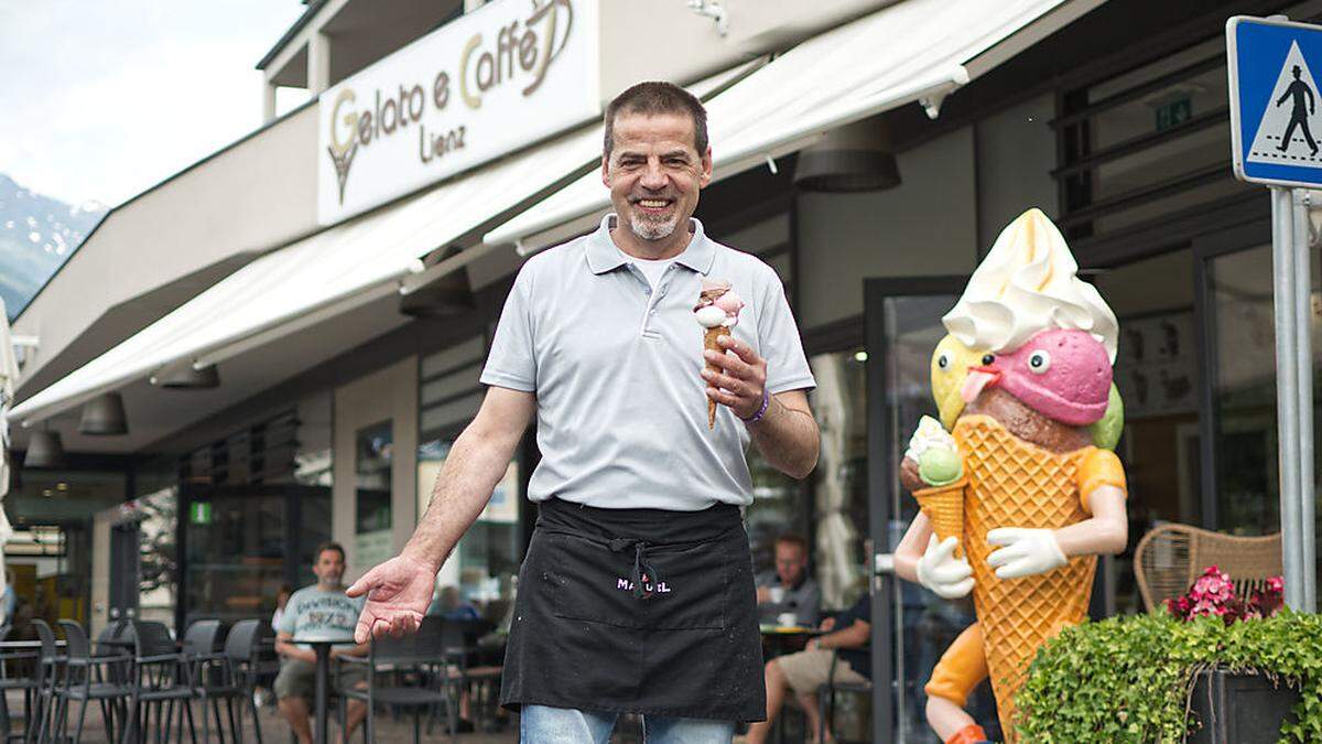 Gutgelaunt begrüßt Mariano de Bona seine Gäste auch schon morgens 