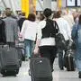 Urlauber ziehen am Freitag, 21. September 2007 Reisekoffer am Flughafen in Duesseldorf. Mit Beginn der Herbstferien erwartet der Flughafen Duesseldorf eine Million Fluggaeste und 11.650 Starts und Landungen in den naechsten zwei Wochen. (AP Photo/Martin Meissner)--- People carry suitcases at the airport in Duesseldorf, Germany, Friday, Sept. 21, 2007. Holidays starting today in Germany's most populated province. The airport expects one million passengers during the next two weeks. (AP Photo/Martin Meissner)