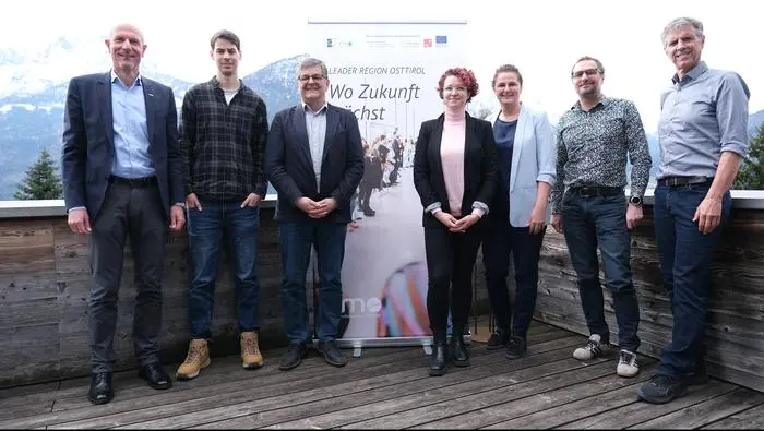 Von links nach rechts: Hans Kollreider (WK Lienz), Dominik Ebenstreit (Raumplaner), Reinhard Lobenwein (Innos), Paula van der Woude (Innos), Barbara Hassler (Felbertauern AG), Werner Stotter (Web-Entwickler), Klaus Micher (Revital)