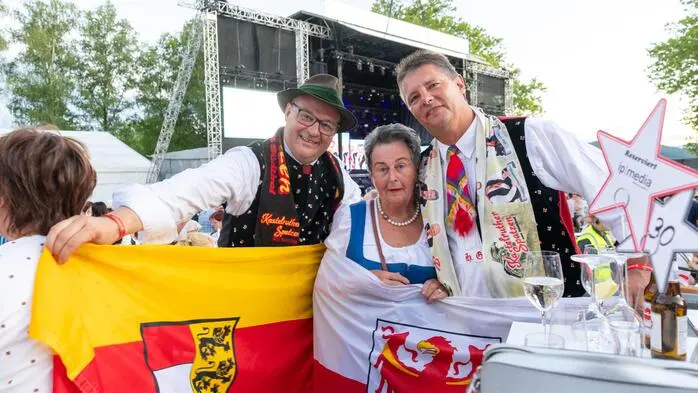 Treue Kastelruther-Fans: Der Klagenfurter Unternehmer Ferdinand Kinzel, seine Mutter Anna und der aus Thüringen angereiste Holger Grosze