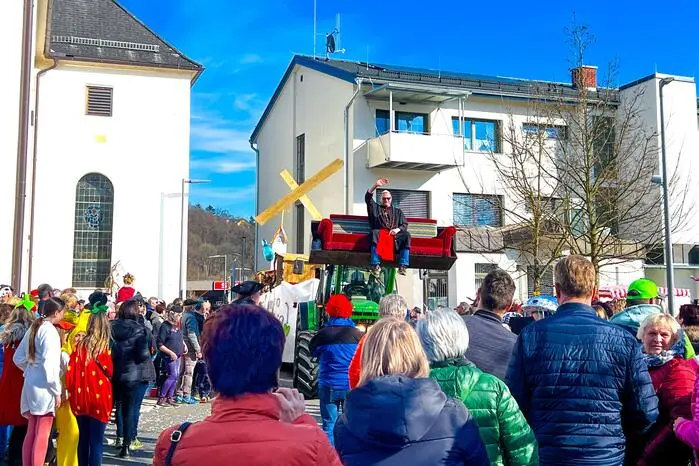 Auch der Papst aus dem Weinkloster Rosenberg durfte am Petersplatz nicht fehlen