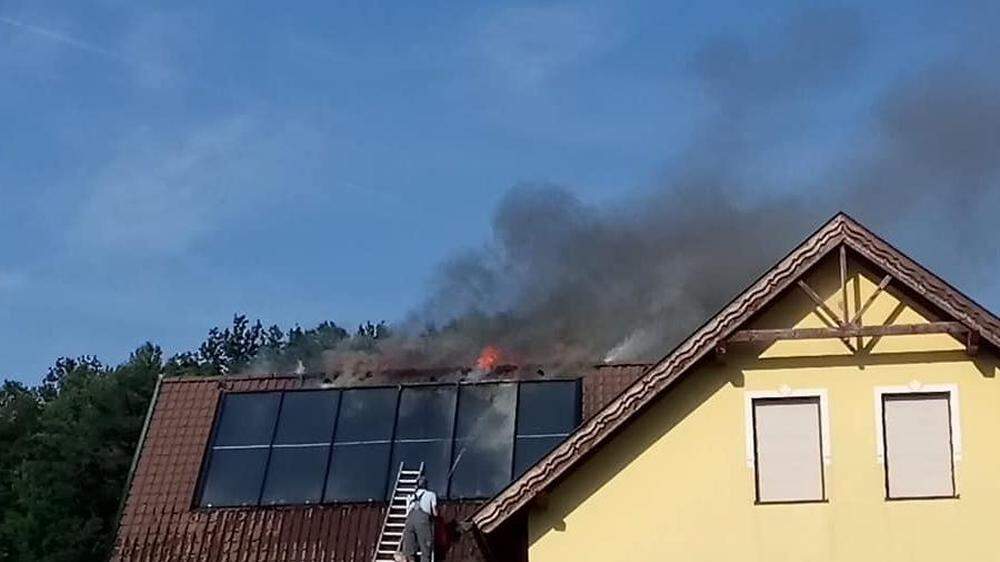 60 Feuerwehrleute bekämpften Wohnhausbrand
