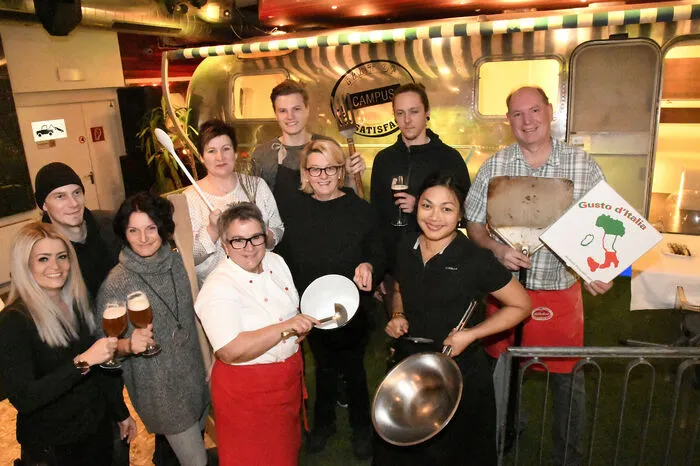 Ein Teil des Teams der Restaurants Zellot und Markthalle in Spittal.