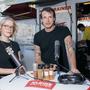 Christina Traar (Kleine Zeitung) beim „Scharf nachgefragt“ Wahl-Podcast mit Bierpartei-Chef Dominik Wlazny 